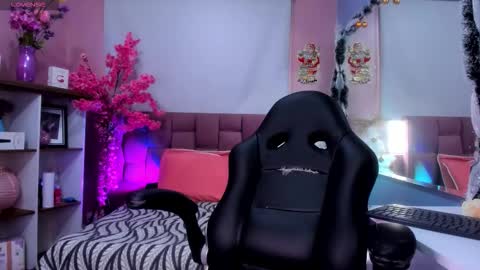 Snapshot of milu_beluci chatting on January 6, 2:32 pm Milu Belucci online show from January 6, 2:32 pm