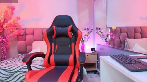 Snapshot of milu_beluci chatting on February 4, 1:17 pm Milu Belucci online show from February 4, 1:17 pm