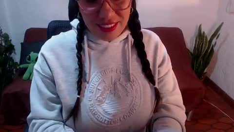 Milu Wallace  online show from March 5, 1:56 am