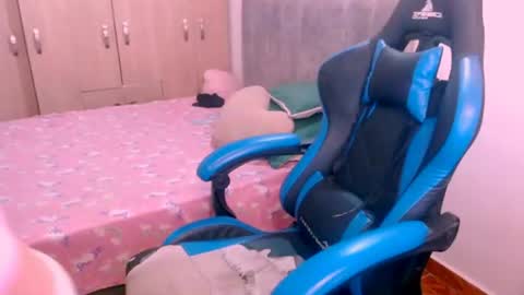 miluu_444 online show from June 24, 1:37 am