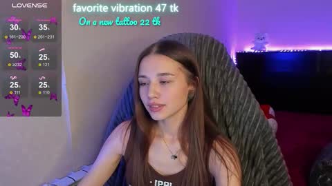 Snapshot of milyamess chatting on October 12, 12:48 pm Emily online show from October 12, 12:48 pm