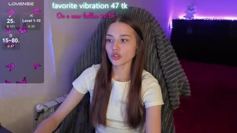 Snapshot of milyamess chatting on October 15, 7:03 pm Emily online show from October 15, 7:03 pm