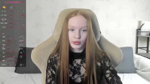 Snapshot of milymi_ chatting on October 16, 7:31 am Milena and Jasper online show from October 16, 7:31 am