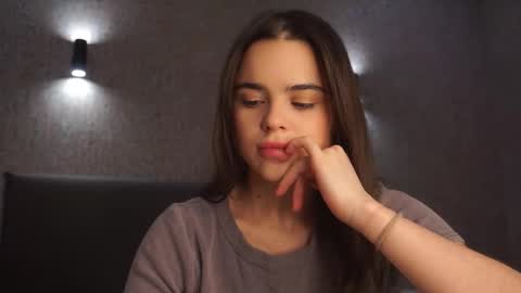 Snapshot of milyyclaars chatting on February 28, 1:45 pm Linda online show from February 28, 1:45 pm