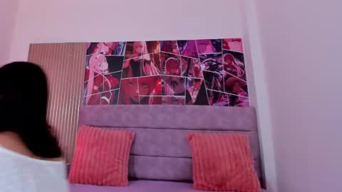 Snapshot of mimi_blossom chatting on February 26, 11:42 am Mila online show from February 26, 11:42 am