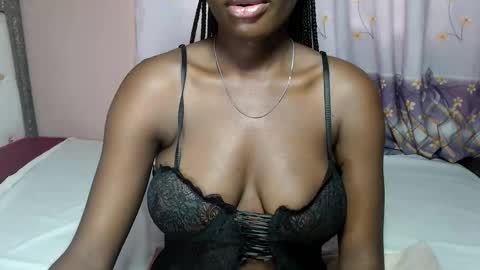 Snapshot of mimiebony chatting on May 7, 6:52 am mimiebony online show from May 7, 6:52 am