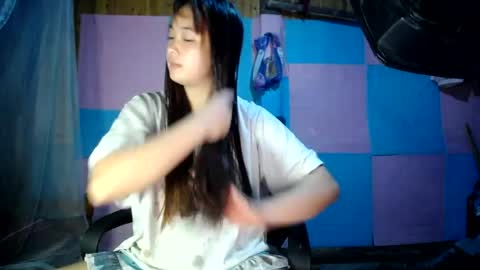 Snapshot of min_baby chatting on June 25, 2:32 pm min_baby online show from June 25, 2:32 pm