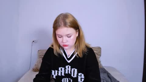 hi Im Mina  online show from October 22, 10:42 pm