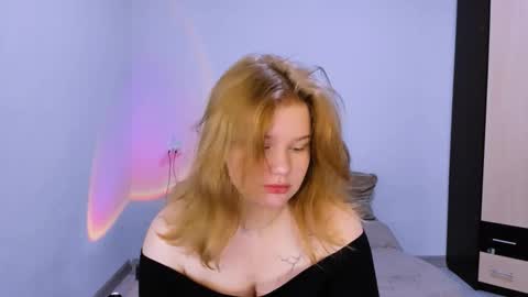 hi Im Mina  online show from November 30, 1:31 am