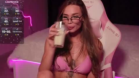 Emily online show from July 8, 3:16 pm