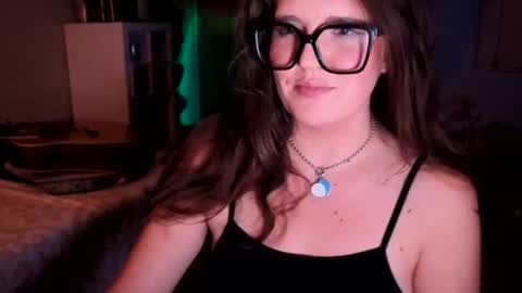Snapshot of mindymounds chatting on July 5, 10:00 am Mindy online show from July 5, 10:00 am