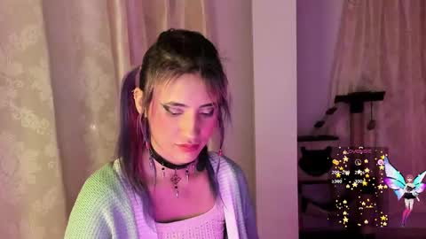 Snapshot of minefoxy2 chatting on December 11, 12:02 am Amber online show from December 11, 12:02 am