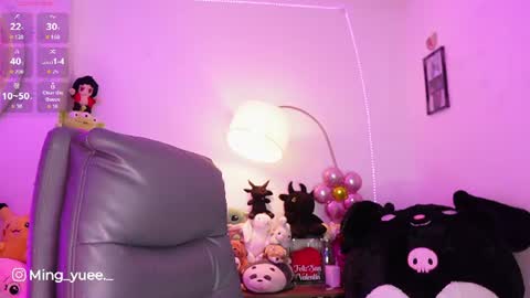 Snapshot of ming_yue_ chatting on July 3, 5:14 am My name is Fer Nice to meet you give it a thumbs up please its important online show from July 3, 5:14 am