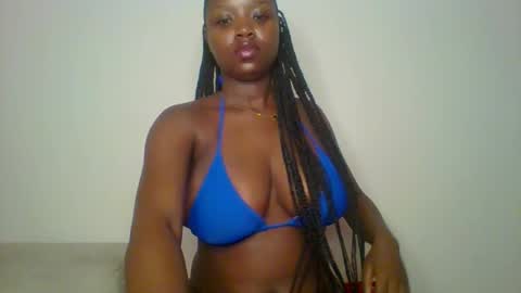 Snapshot of mini_barbie chatting on May 9, 12:38 am STRAWBERRY online show from May 9, 12:38 am