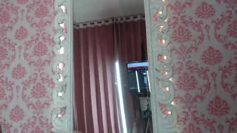 Snapshot of mini_rouse chatting on July 20, 7:27 pm Mini Rouse online show from July 20, 7:27 pm