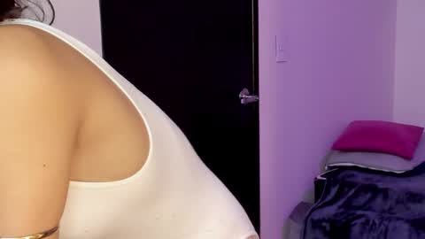 Snapshot of miniadelf chatting on February 2, 8:51 pm miniadelf online show from February 2, 8:51 pm