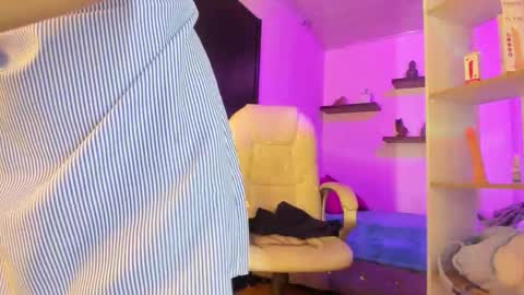 Snapshot of miniadelf chatting on February 9, 8:46 pm miniadelf online show from February 9, 8:46 pm