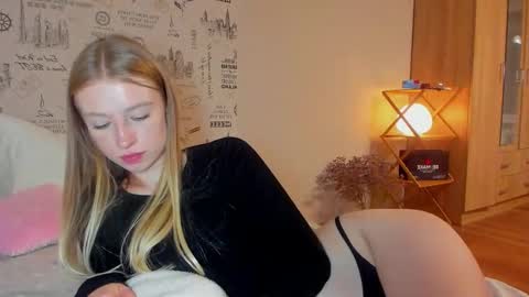Snapshot of minidiva_ chatting on September 11, 6:19 pm Amelia online show from September 11, 6:19 pm