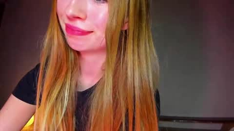 Snapshot of minidiva_ chatting on April 2, 7:22 pm Amelia online show from April 2, 7:22 pm