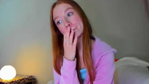Snapshot of minidiva_ chatting on June 21, 10:12 pm Amelia online show from June 21, 10:12 pm