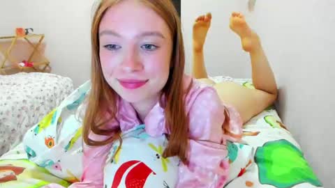 Snapshot of minidiva_ chatting on July 7, 8:46 pm Amelia online show from July 7, 8:46 pm