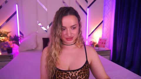 minifox_ online show from November 23, 8:25 am