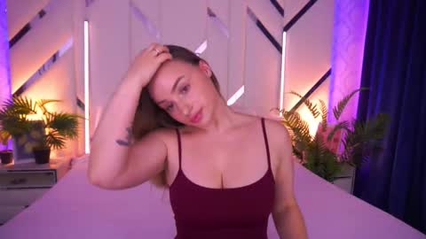 minifox_ online show from November 29, 8:06 am