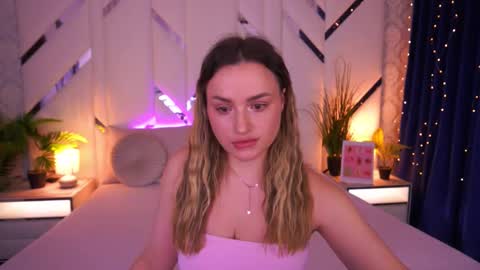 minifox_ online show from February 12, 9:04 am