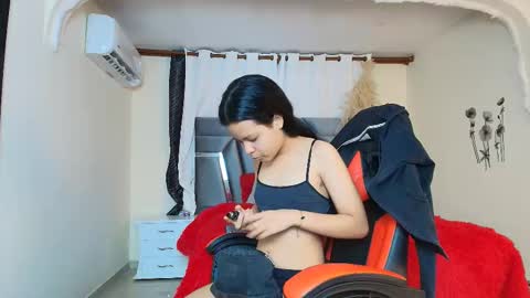 Snapshot of minilove_01 chatting on October 11, 12:36 pm minilove_01 online show from October 11, 12:36 pm