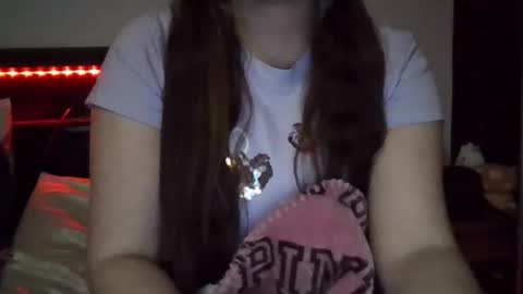 Snapshot of miniloveseven chatting on October 28, 3:32 am Tifa Quinn online show from October 28, 3:32 am