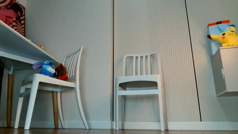 Minji online show from April 6, 1:01 pm