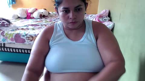 Snapshot of minnie_bbw69 chatting on December 4, 1:53 pm Andrea online show from December 4, 1:53 pm