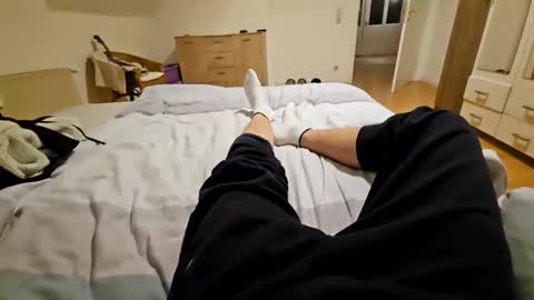 Jesse J. online show from December 18, 7:20 pm