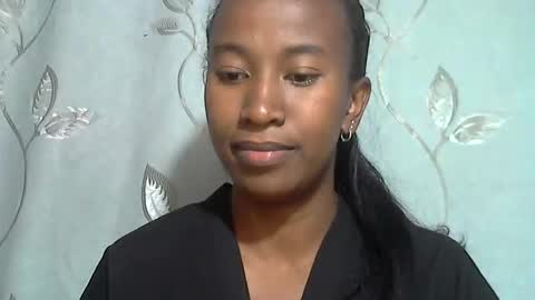 Snapshot of minouch211907 chatting on April 7, 4:57 am minouch211907 online show from April 7, 4:57 am