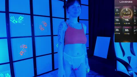 Snapshot of mintrose chatting on December 8, 4:25 am Rosie online show from December 8, 4:25 am