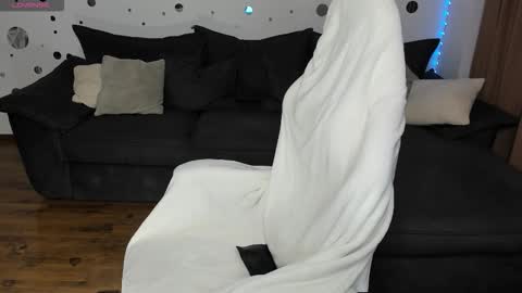 Snapshot of mira_fantasy chatting on October 6, 4:32 am mira_fantasy online show from October 6, 4:32 am