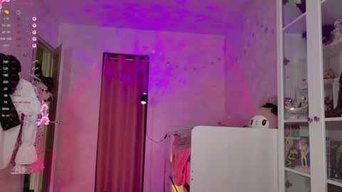 Snapshot of mira_jadee chatting on December 17, 8:04 pm Mira online show from December 17, 8:04 pm