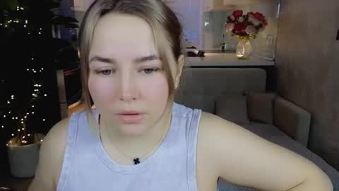 Snapshot of mira_mermayd chatting on February 25, 1:26 am Mira online show from February 25, 1:26 am