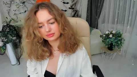 Emma online show from October 29, 7:15 pm