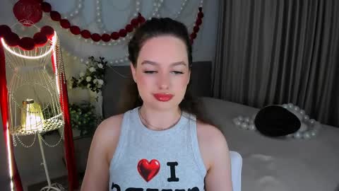 Snapshot of miraclecurly chatting on March 26, 8:14 pm Emma online show from March 26, 8:14 pm