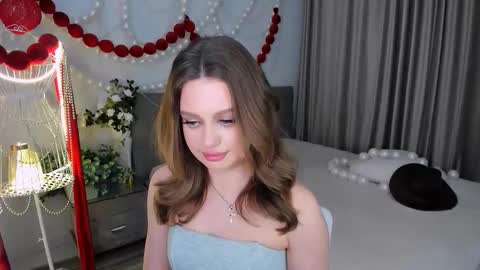Snapshot of miraclecurly chatting on March 27, 7:24 pm Emma online show from March 27, 7:24 pm