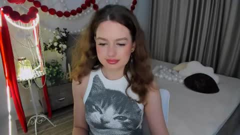 Snapshot of miraclecurly chatting on April 2, 6:05 pm Emma online show from April 2, 6:05 pm