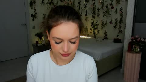 Snapshot of miraclecurly chatting on April 8, 10:04 am Emma online show from April 8, 10:04 am
