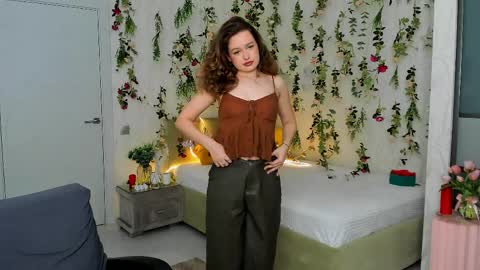 Snapshot of miraclecurly chatting on April 9, 6:13 pm Emma online show from April 9, 6:13 pm