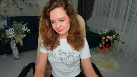 Snapshot of miraclecurly chatting on April 15, 7:58 pm Emma online show from April 15, 7:58 pm