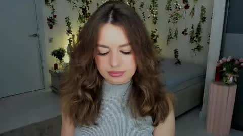 Snapshot of miraclecurly chatting on April 17, 7:39 pm Emma online show from April 17, 7:39 pm