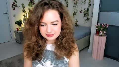 Snapshot of miraclecurly chatting on April 20, 4:10 pm Emma online show from April 20, 4:10 pm