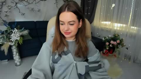 Snapshot of miraclecurly chatting on April 26, 10:02 am Emma online show from April 26, 10:02 am