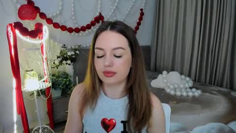 Snapshot of miraclecurly chatting on May 5, 7:44 pm Emma online show from May 5, 7:44 pm