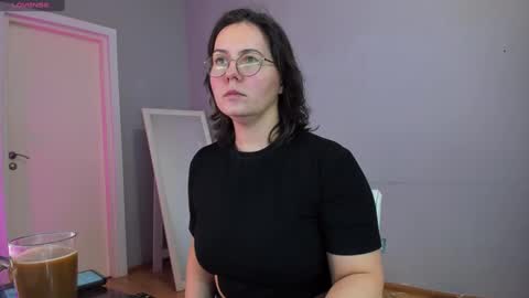 Snapshot of miradiaz chatting on February 25, 12:24 pm Meera online show from February 25, 12:24 pm